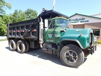 Mack RD688SX Dump Truck - EM6-300 300HP, Automatic