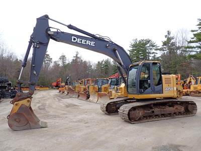 John Deere 225D LC Excavator