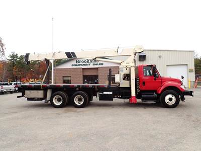 International WorkStar 7500 Flatbed Truck