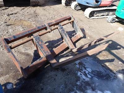 4 ft Forks For Cat IT38G, 32 3/4" Spread, 33 1/2" BotTom Spread, 24" Pin To Hook