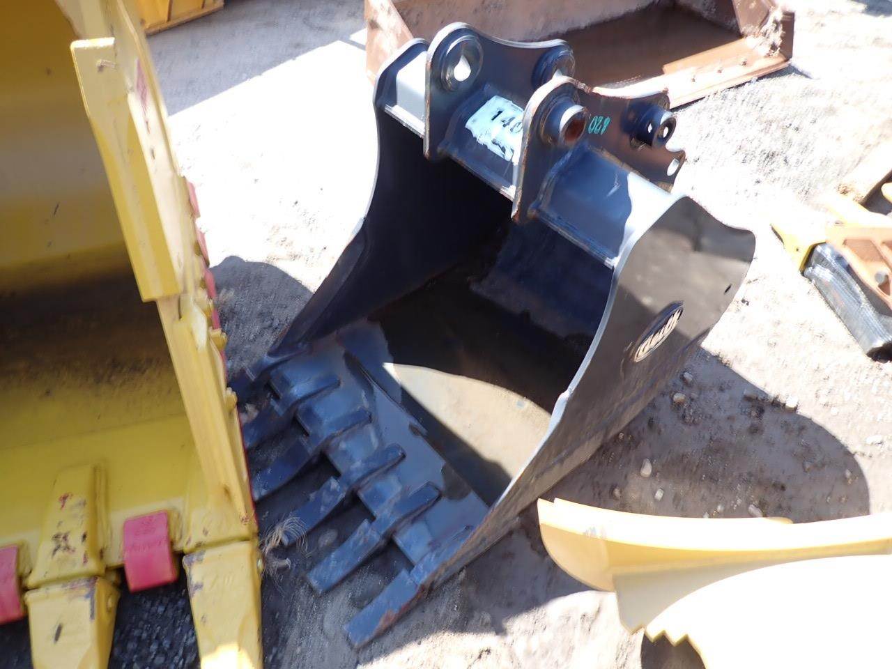 2016 Geith Bucket For Sale Phillipston, MA AX117