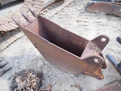 12" Digging Bucket For Case 590 Backhoe, 10" Front Spread, 5 1/8" Rear Spread,