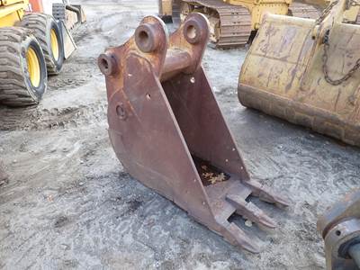 21" Digging Bucket, 12 1/4" Spread, 17 1/2" Center To Center, 80 mm Pin Holes