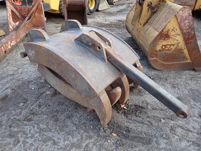 38" Wide Grapple w/ Stiff Arm, 14 1/4" Spread, 17 1/2" c To c, 80 mm Pins (1