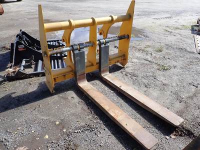 John Deere AT478348 Rotating Pallet Forks