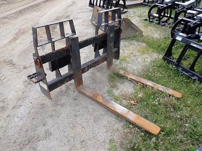John Deere PF60 Rotating Pallet Forks