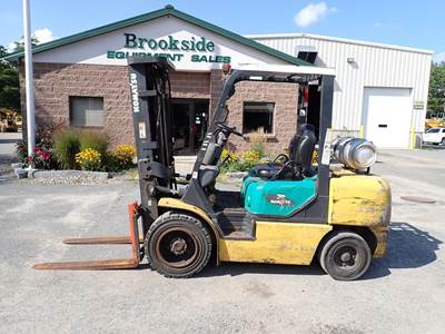 Komatsu FG30T-14 Pneumatic Tire Forklift - 5550lb Capacity, 15ft Lift Height