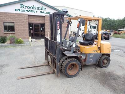TCM FHD36Z2 Pneumatic Tire Forklift