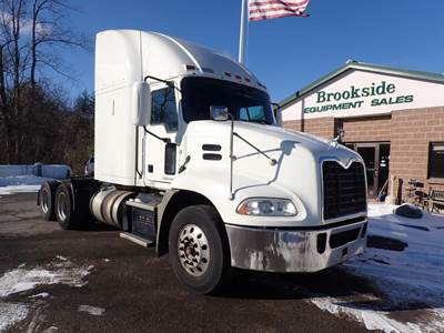 Mack Pinnacle CXU613 Sleeper Semi Truck