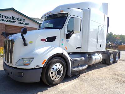 Peterbilt 579 Sleeper Semi Truck