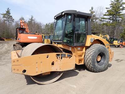 Case SV212 Smooth Drum Roller Compactor