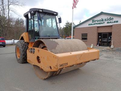 Case SV212 Smooth Drum Roller Compactor