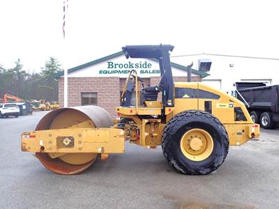 Caterpillar CS533E Smooth Drum Roller Compactor