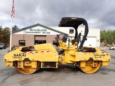 Sakai SW884 Smooth Drum Roller Compactor