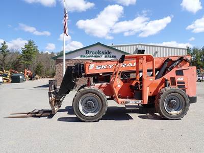 SkyTrak 8042 Telehandler - 8000lb Capacity, 42ft Lift Height, 29ft Reach
