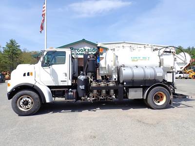 Sterling L7501 Single Axle Vacuum Truck - Caterpillar, 330HP, Automatic