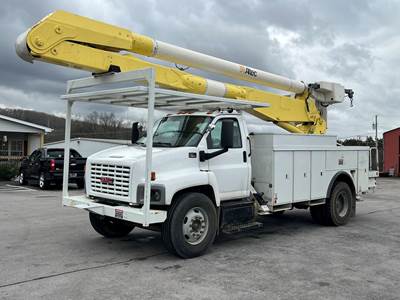 2004 GMC 7500 Boom / Bucket Truck - Altec AA755L Aerial Lift