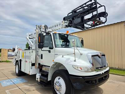 2011 International DuraStar Boom / Bucket Truck - Altec AT40C Aerial Lift
