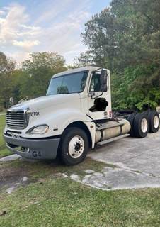 2004 Freightliner Columbia Day Cab Truck