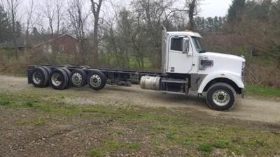2019 Freightliner 122SD Day Cab Truck
