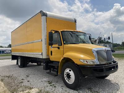 2016 International DuraStar 4300 Box Truck - Ramps