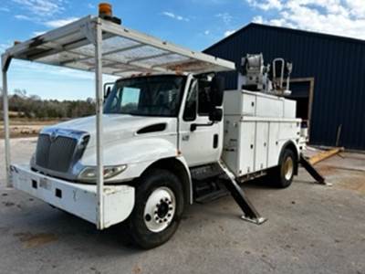 2008 International 4300 Digger Derrick Truck