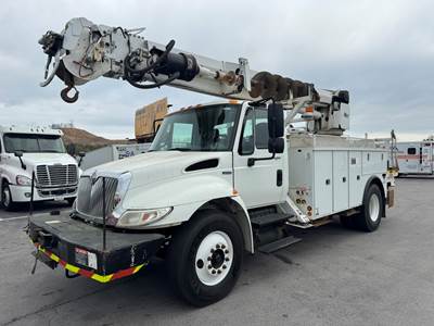 2009 International 4300 Tracked Digger Derrick - Altec DM47TR Digger Derrick