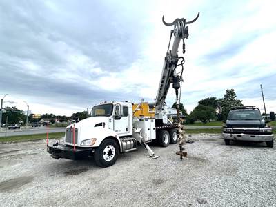 2011 Kenworth T370 Digger Derrick Truck - Altec D2045A TR Digger Derrick