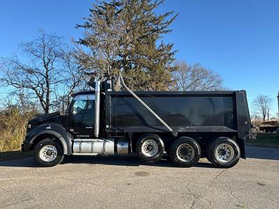 2017 Kenworth T880 Dump Truck