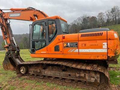 2015 Doosan DX225LC Excavator - Hydraulic thumb