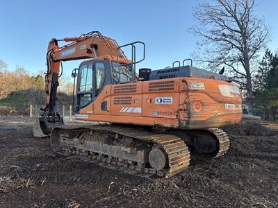2015 Doosan DX300LC-3 Excavator - Doonan Bucket & Thumb