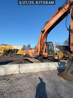 2007 Doosan DX420 Excavator - Bucket & Thumb