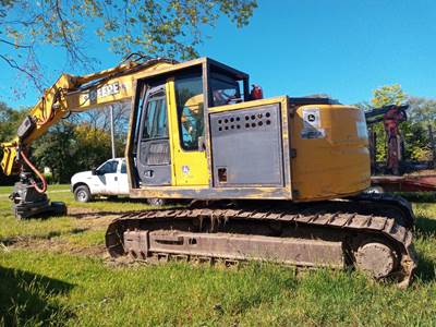 2005 John Deere 225c Excavator with Ryans head