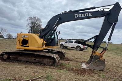 2011 John Deere 225D LC Excavator