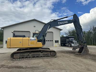 2013 John Deere 250G LC Excavator - Bucket & Thumb
