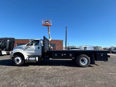 2015 Ford F-750 Flatbed Truck