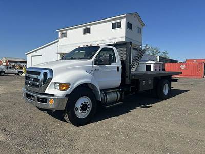 2015 Ford F-750 Flatbed Truck