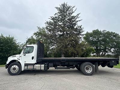 2016 Freightliner M2 Flatbed Truck