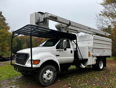 2001 Ford F-750 Forestry Bucket Truck