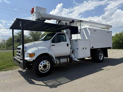 2015 Ford F-750 Forestry Bucket Truck - Altec LR756