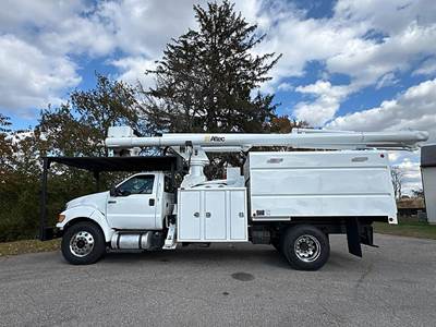 2015 Ford F-750 Forestry Bucket Truck - Altec LR760 FM Aerial Lift