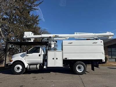 2015 Ford F-750 Forestry Bucket Truck - Altec LR756 FM Aerial Lift