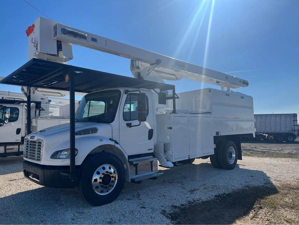 2011 Freightliner M2 Forestry Bucket Truck Versalift VO270REV