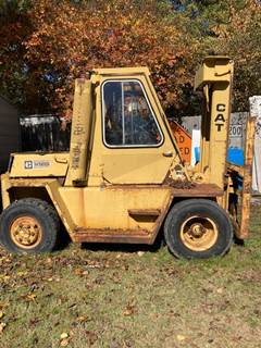 Caterpillar V120 Forklift