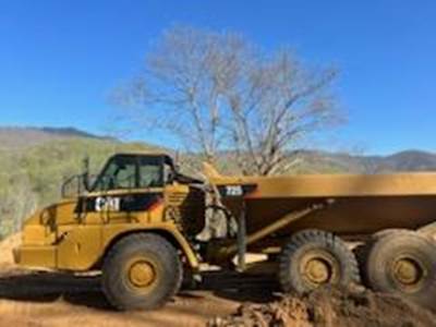 2005 Caterpillar 735 Articulated Off Road Truck