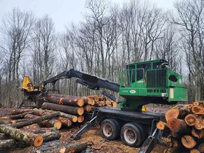 2013 John Deere 437D Log Loader