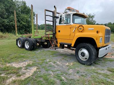 1992 Ford L8000 Logging Truck