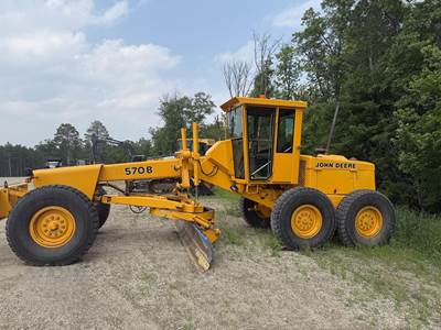John Deere 570B Motor Grader