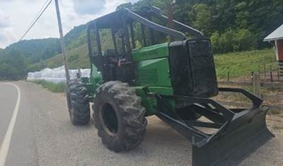 John Deere 440C Skidder