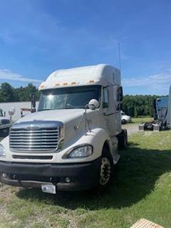 2016 International Sleeper Semi Truck